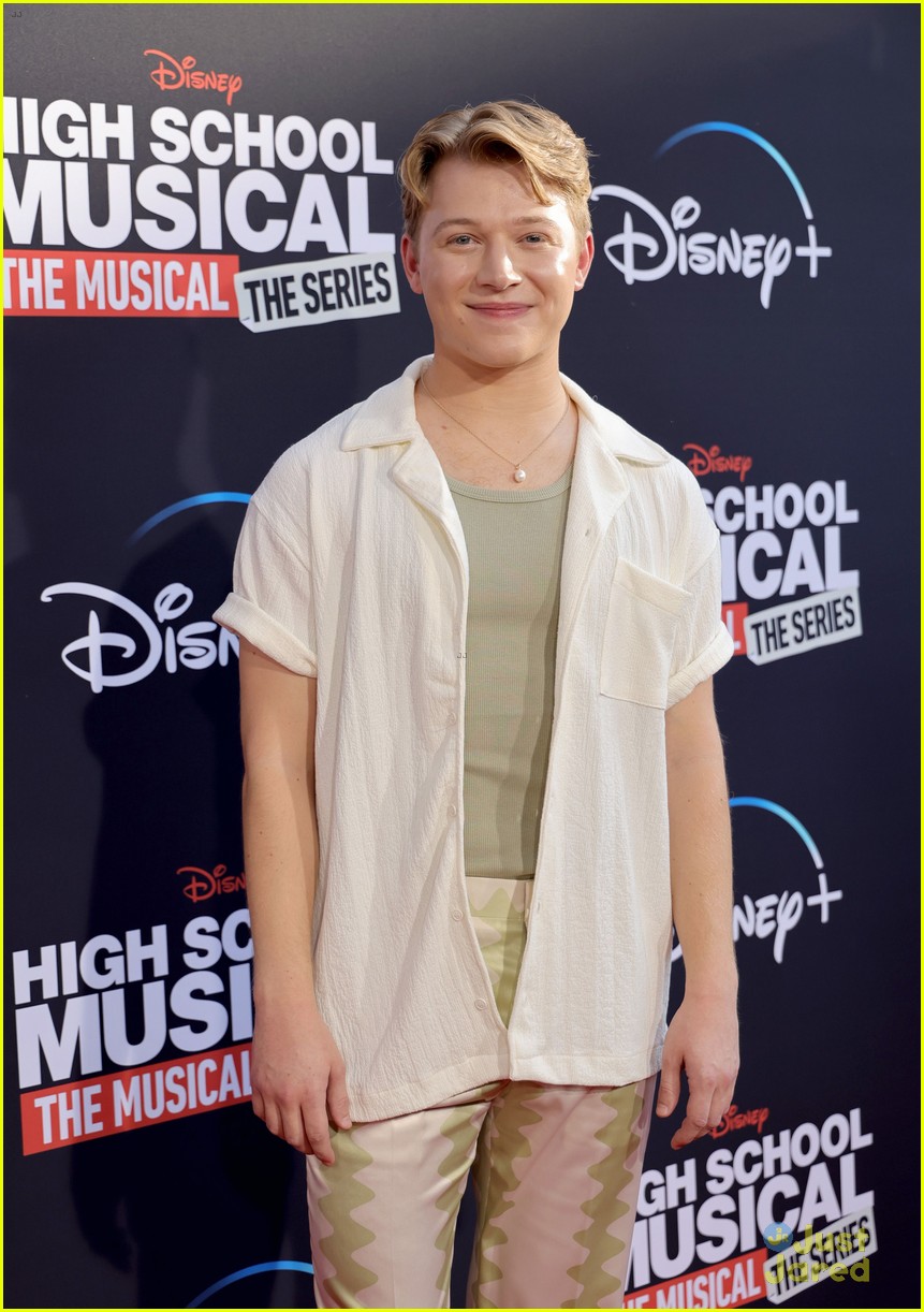 Full Sized Photo of hsmtmts cast at season three premiere 15 The