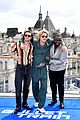 joey king brad pitt jump into london bullet train photo call 09