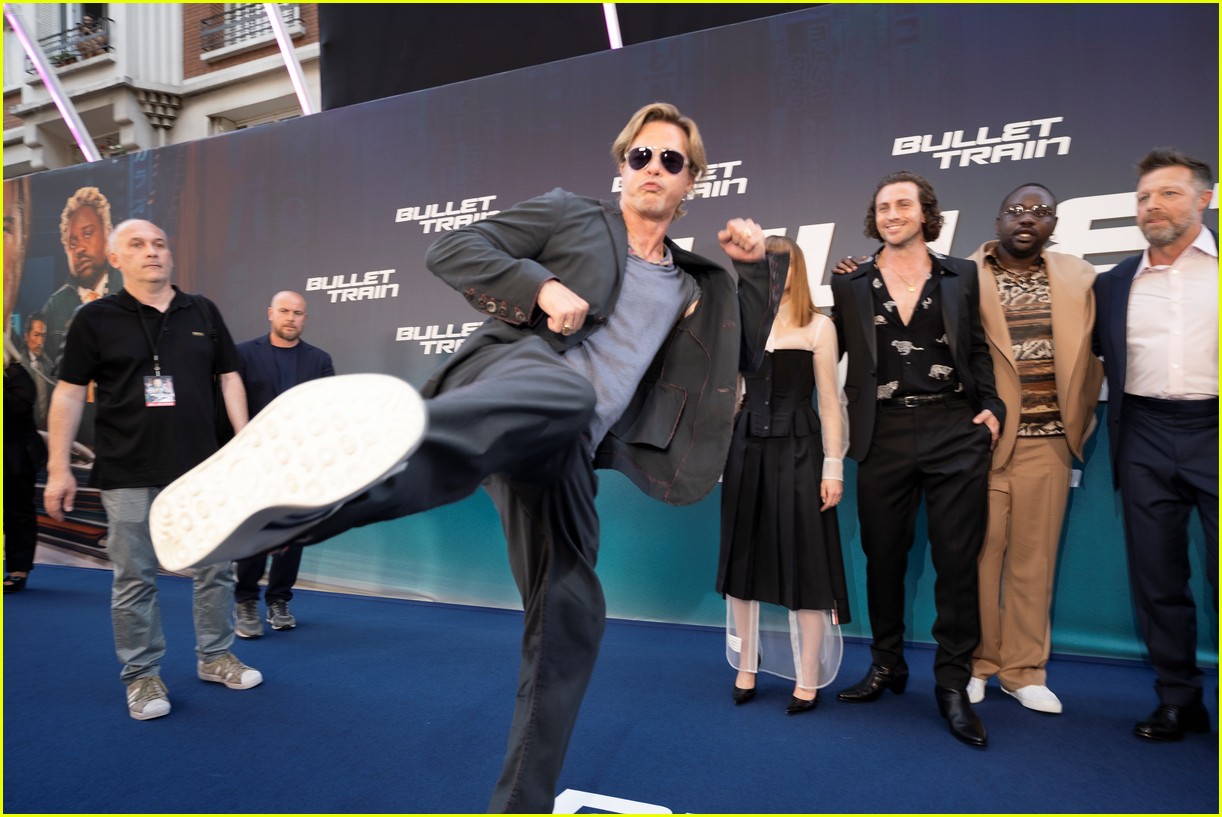 Joey King Gets Squished Between Brad Pitt & Aaron Taylor-Johnson at