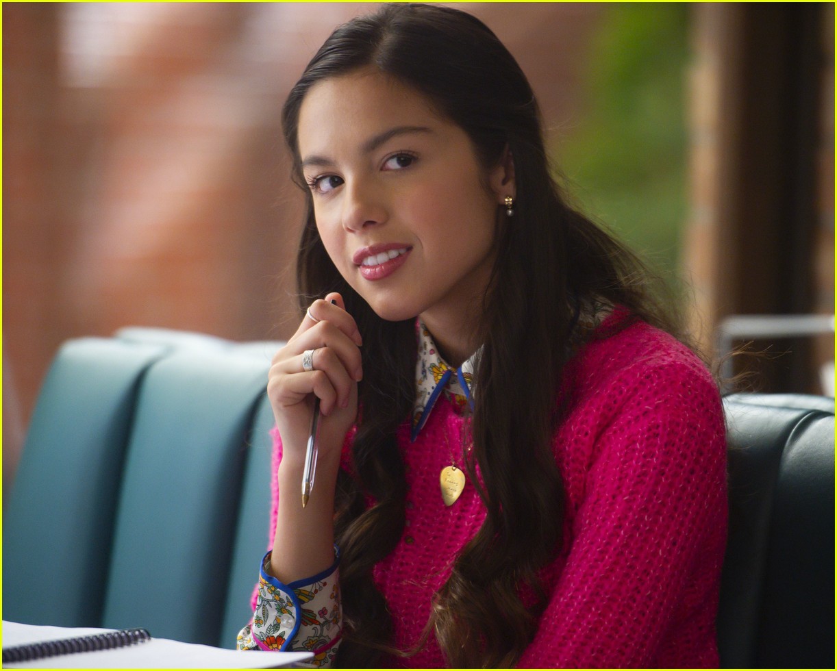 What Is Olivia Rodrigos Nini Salazar Roberts Doing In High School Musical Series Season 3