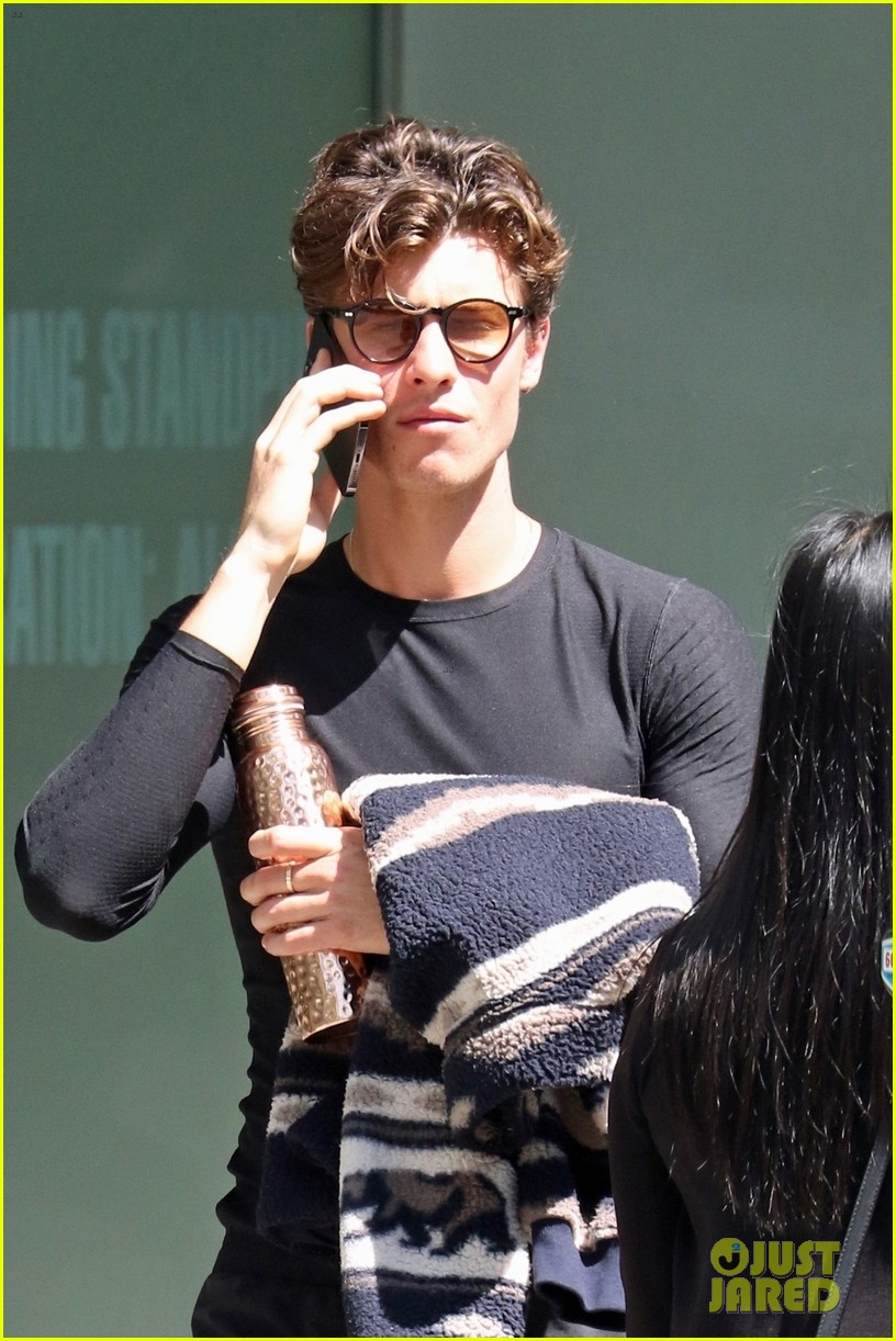 shawn mendes goes sporty for breakfast in vancouver 04