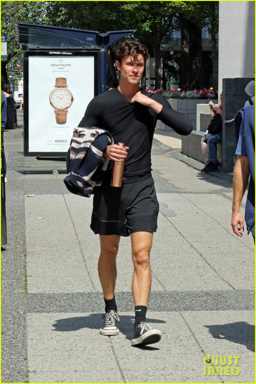 Full Sized Photo of shawn mendes goes sporty for breakfast in vancouver ...