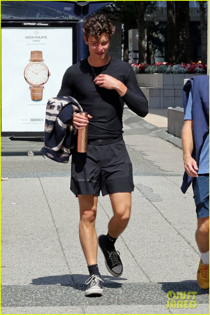 Full Sized Photo of shawn mendes goes sporty for breakfast in vancouver ...