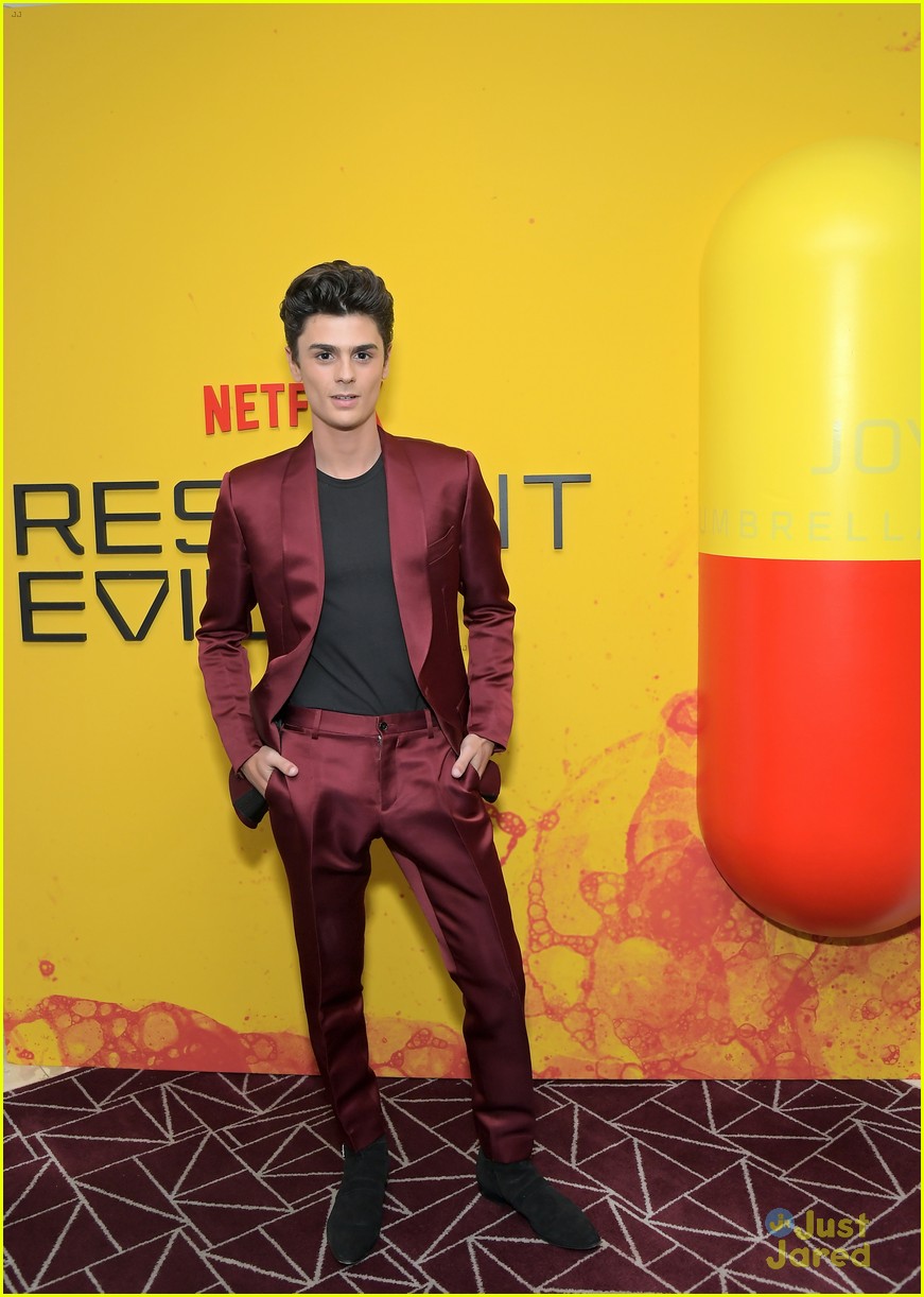 siena agudong tamara smart premiere new netflix series resident evil 05