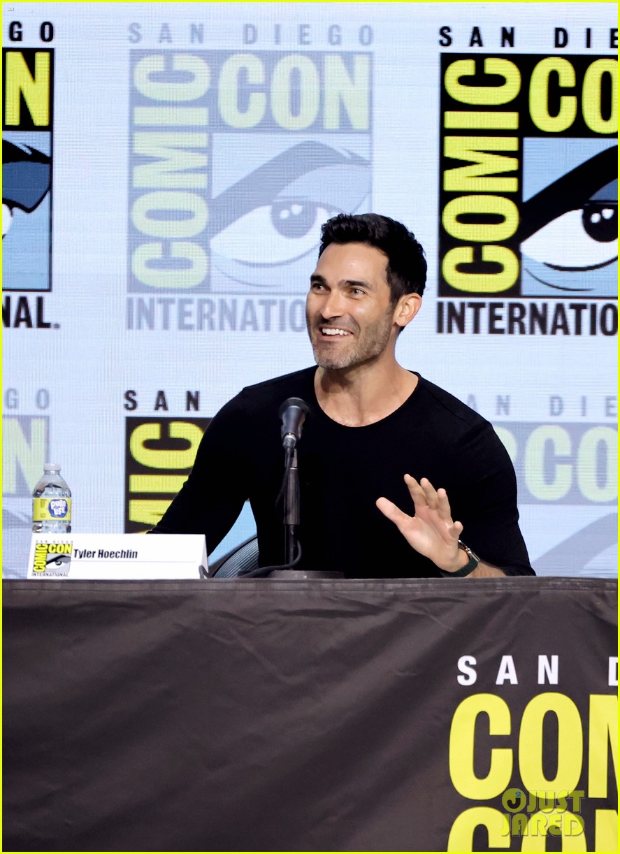 Full Sized Photo of sarah michelle gellar teen wolf comic con 13 ...