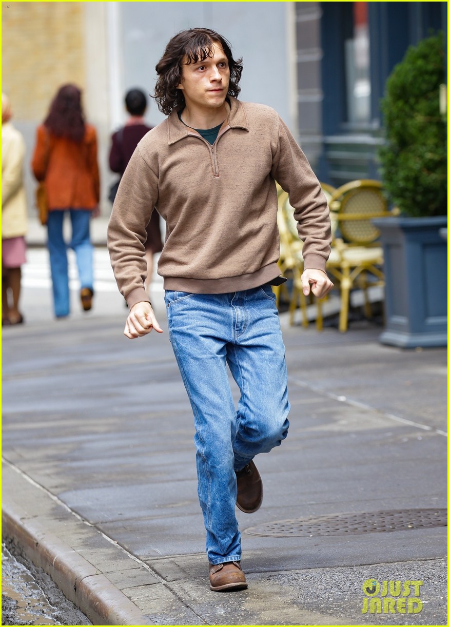 Full Sized Photo of tom holland runs crowded room set 04 | Tom Holland ...