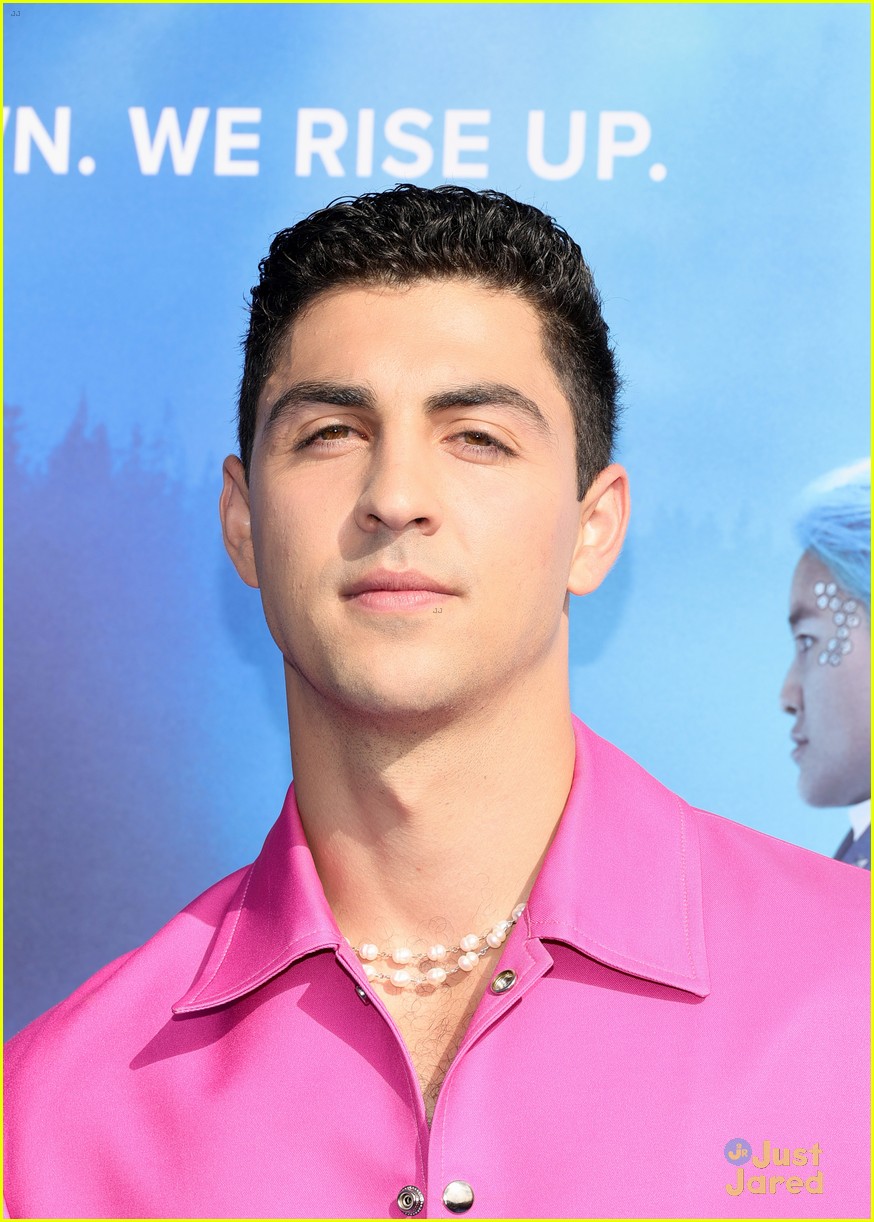 Full Sized Photo Of Milo Manheim Meg Donnelly More Premiere Zombies 3 ...