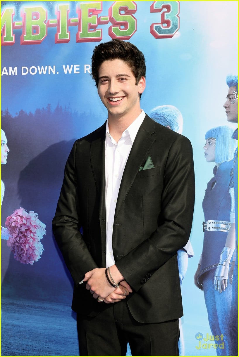 Full Sized Photo Of Milo Manheim Meg Donnelly More Premiere Zombies 3