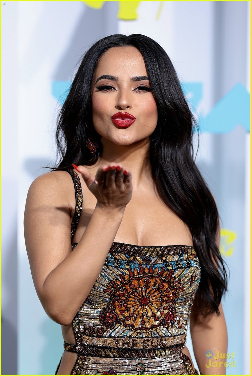 Becky G Blows a Kiss On the MTV VMAs 2022 Carpet Photo 1355344