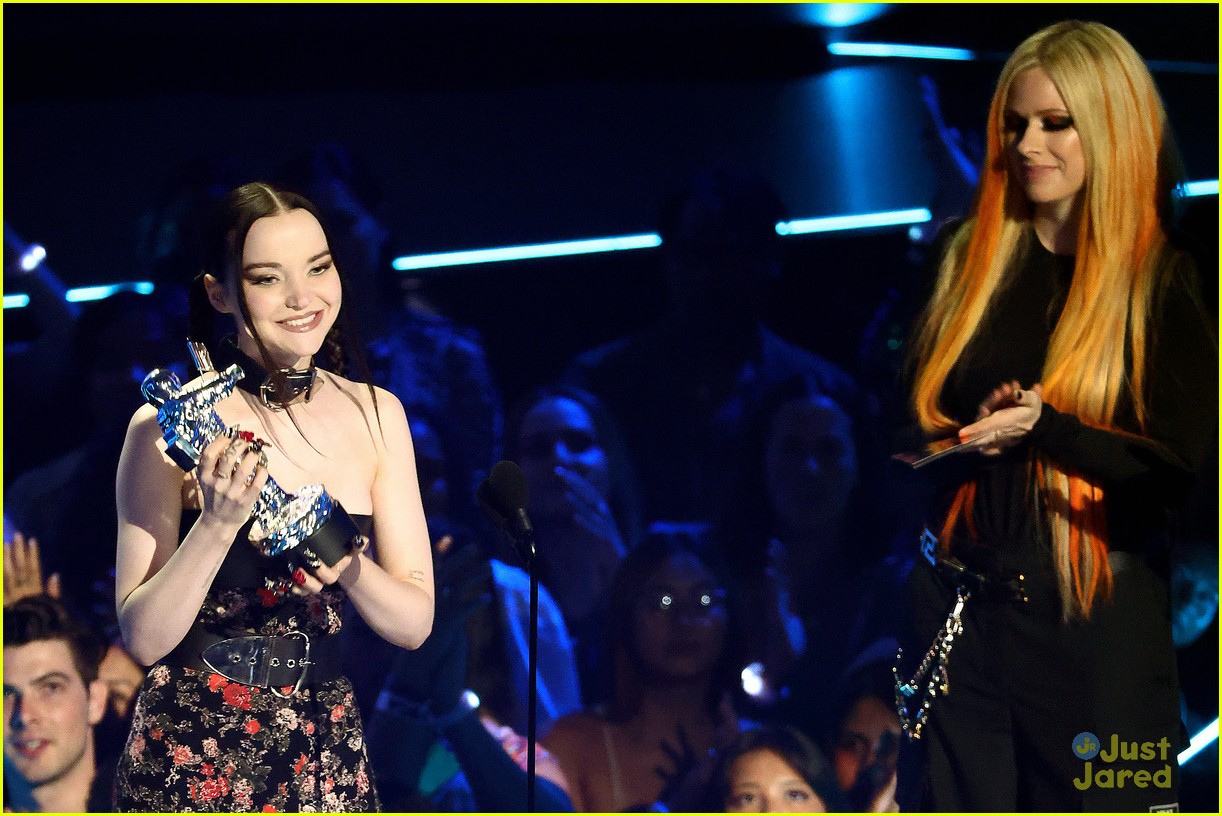 Dove Cameron Dedicates MTV VMAs Best New Artist Win to 