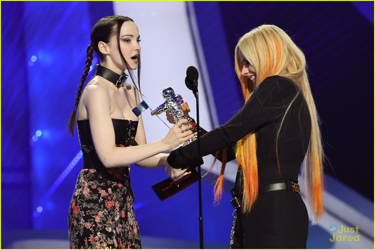Full Sized Photo of dove cameron dedicates mtv vmas best new artist win