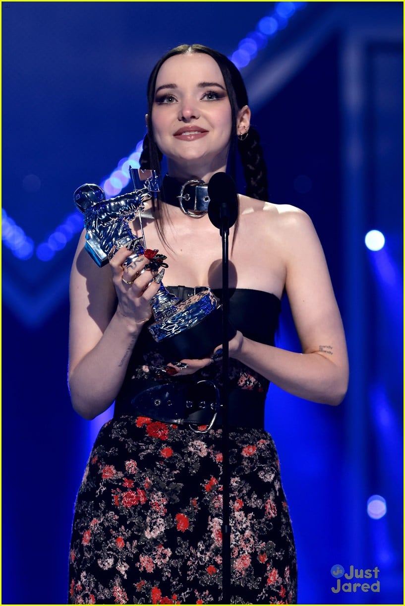 Full Sized Photo of dove cameron dedicates mtv vmas best new artist win