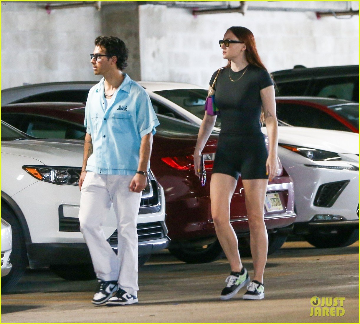 joe jonas sophie turner do some shopping together in miami 17