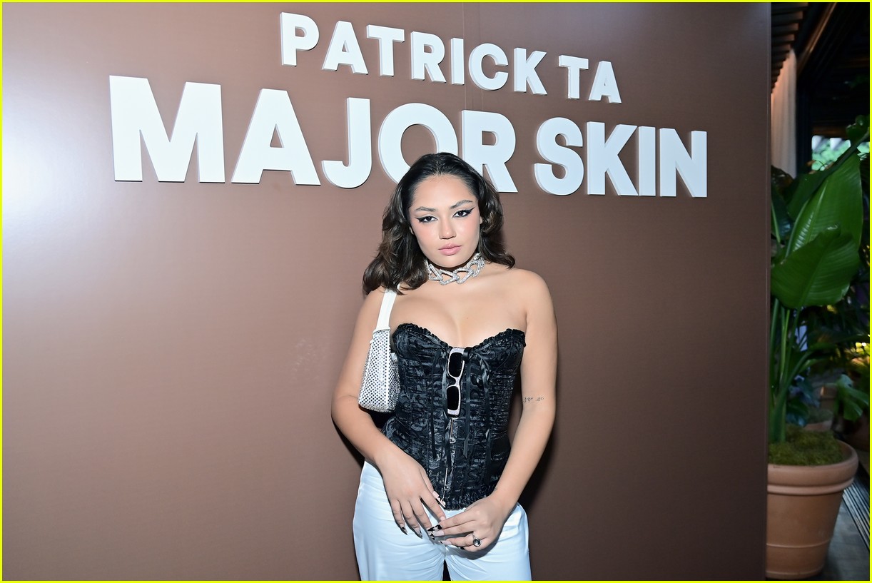larsen thompson joins abigail cowen more at patrick ta beauty event after split 06