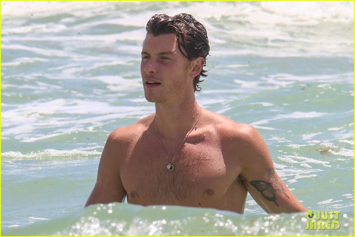 Shawn Mendes Spotted At The Beach In Miami See The New Shirtless Photos Photo