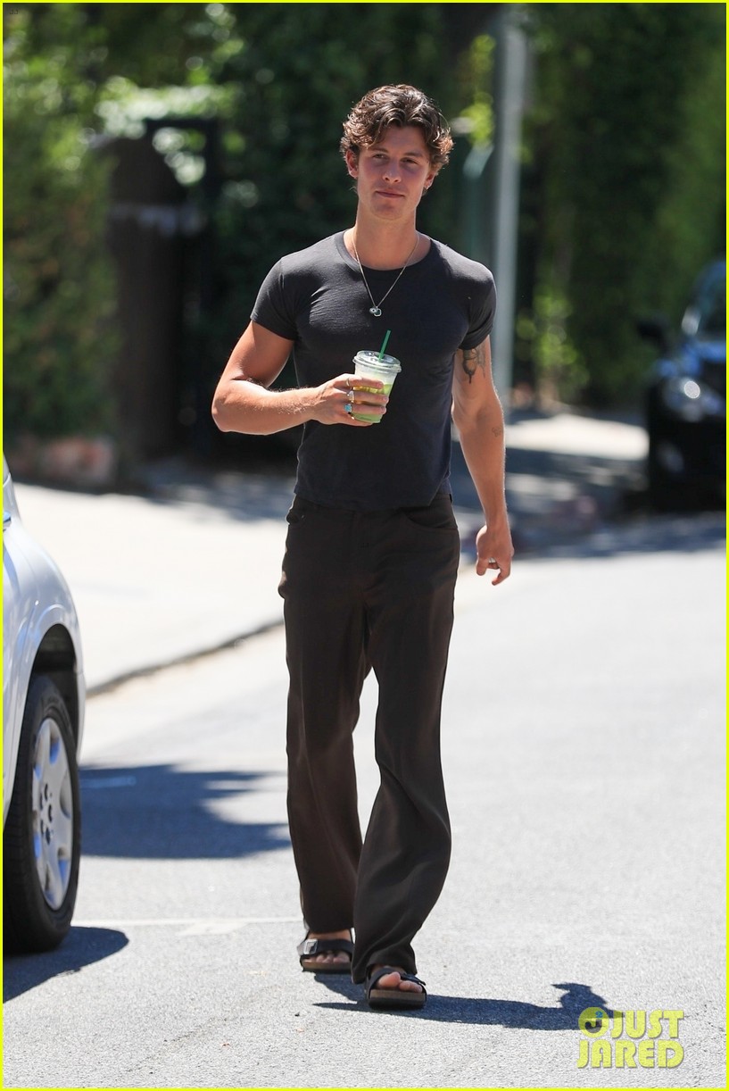 Full Sized Photo of shawn mendes goes for matcha run in weho 03 | Shawn ...