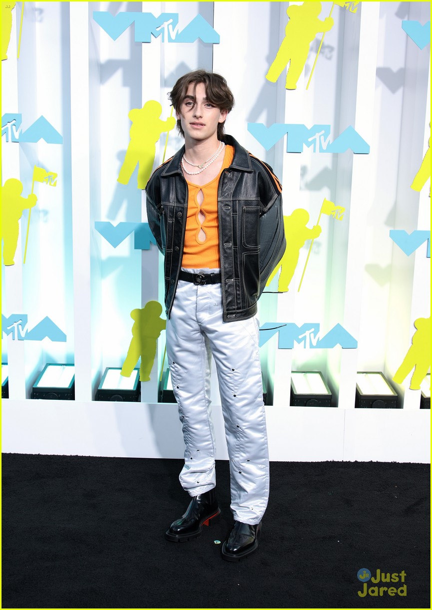 sabrina carpenter joins taylor swift rose more at vmas after party 01
