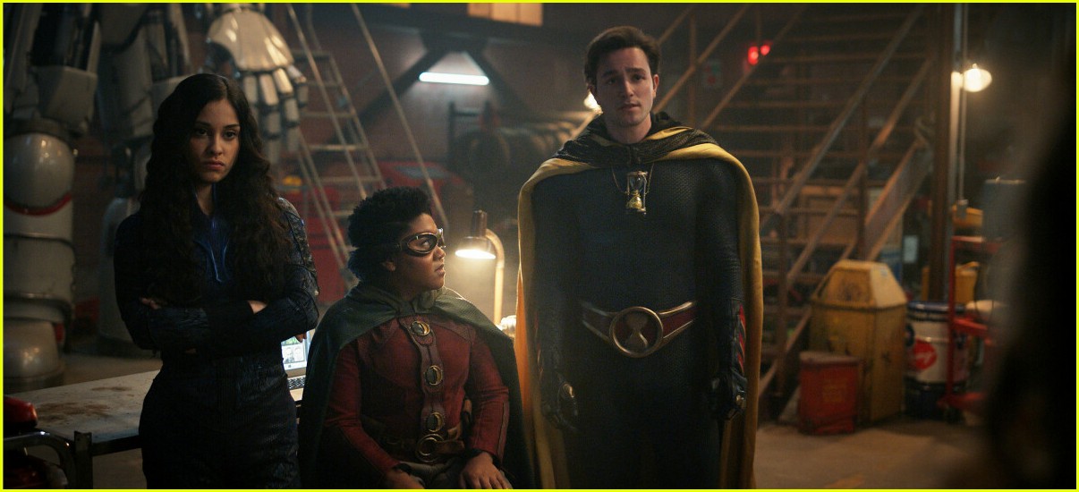 dc stargirl season three finally premieres tonight get all the details 03