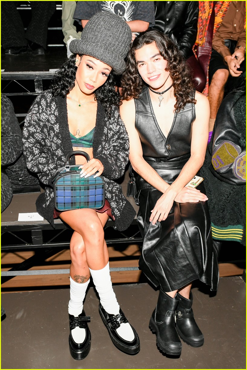 XO Kitty Stars Anna Cathcart Anthony Keyvan Attend Coach Fashion xo-kitty-stars-anna-cathcart-anthony-keyvan-attend-coach-fashion