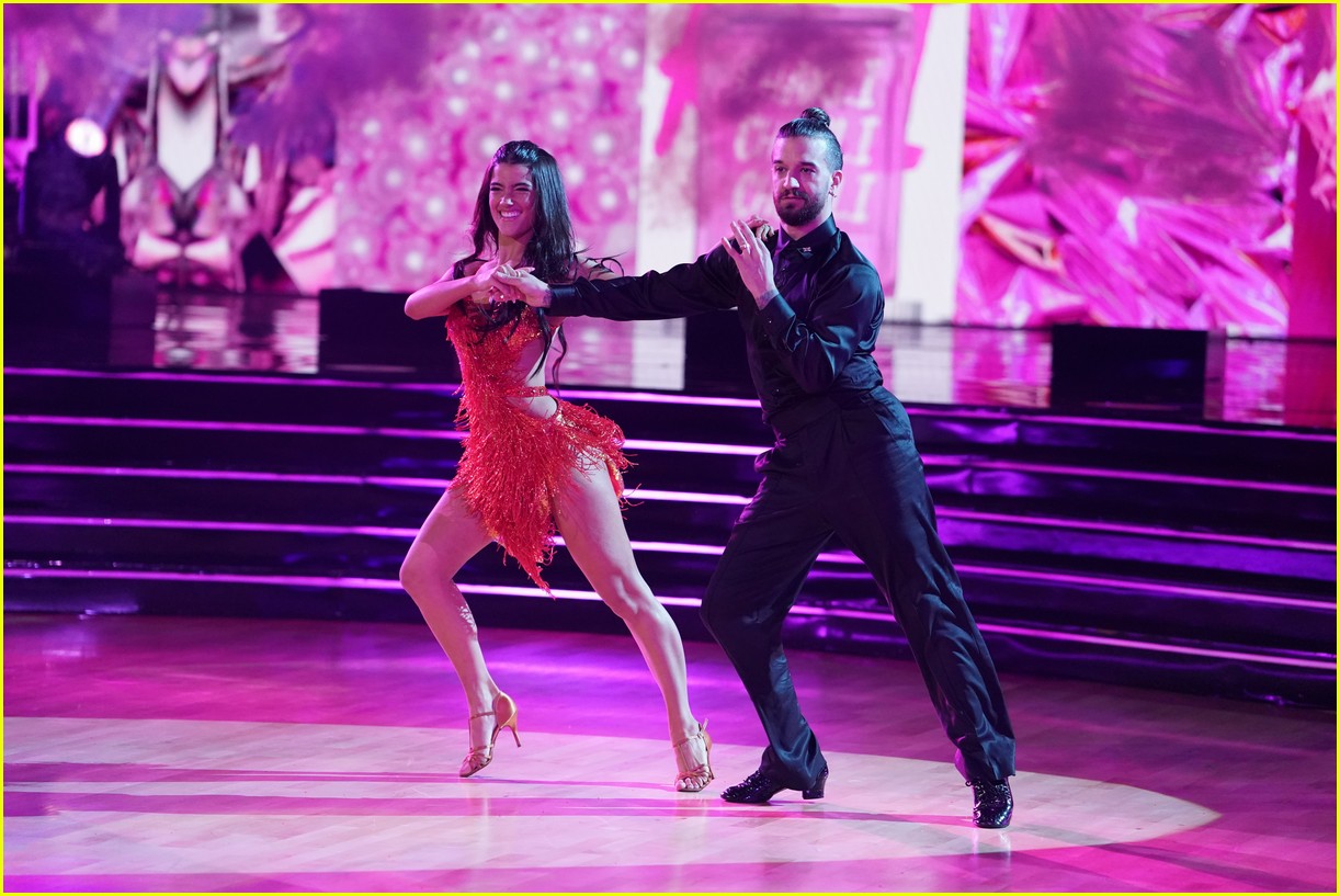 Charli D'Amelio Receives Highest Score for 'DWTS' Week 1, BF Landon ...