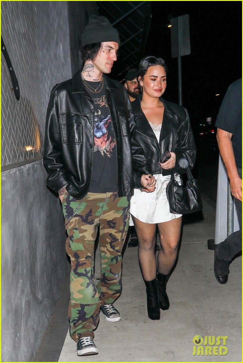 Demi Lovato & Boyfriend Jutes Hold Hands While Out For Dinner in Los ...