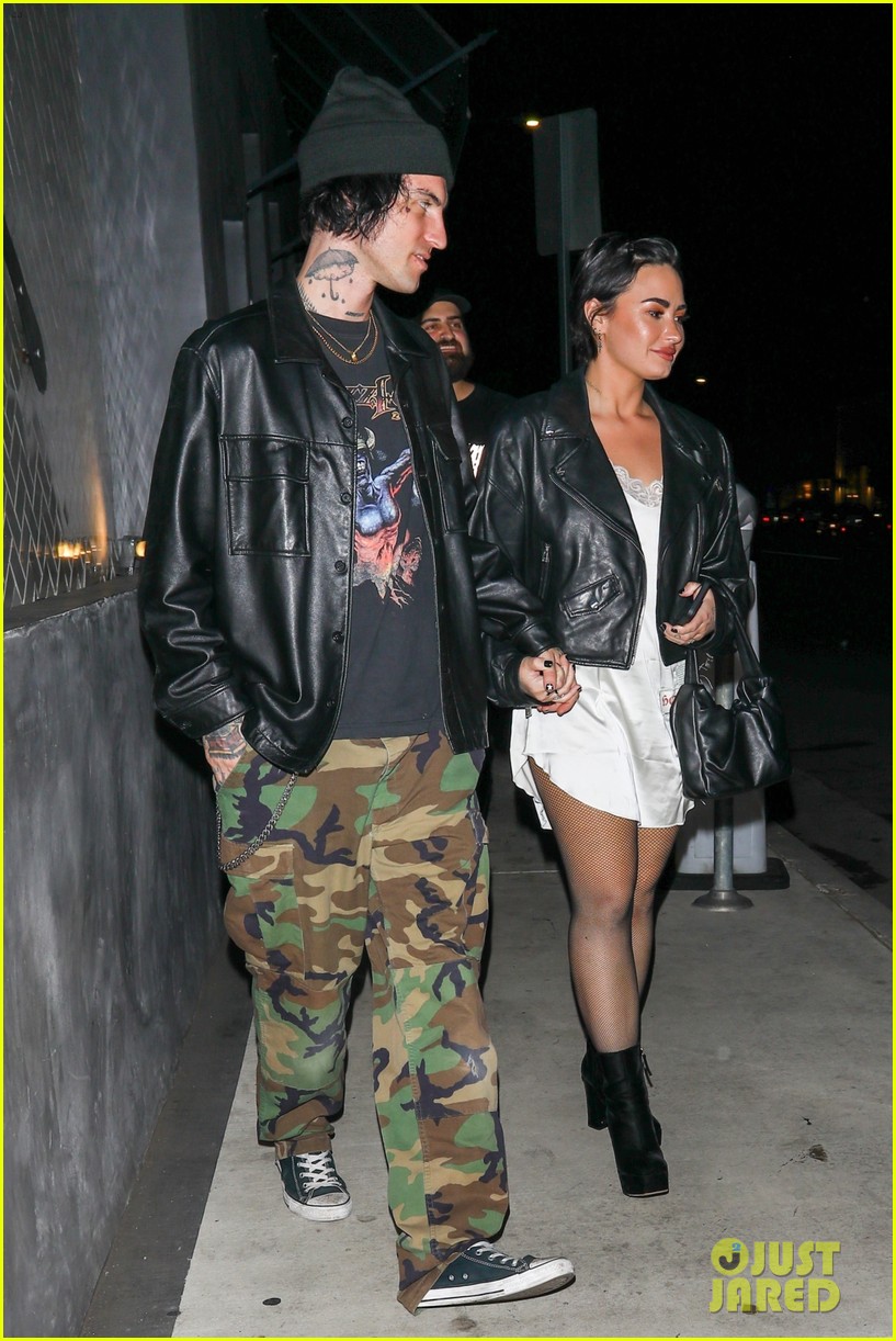 demi lovato boyfriend jutes out los angeles 10