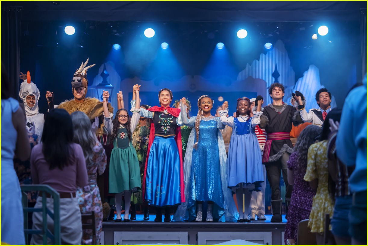 high school musical cast performs songs from frozen in finale 01.