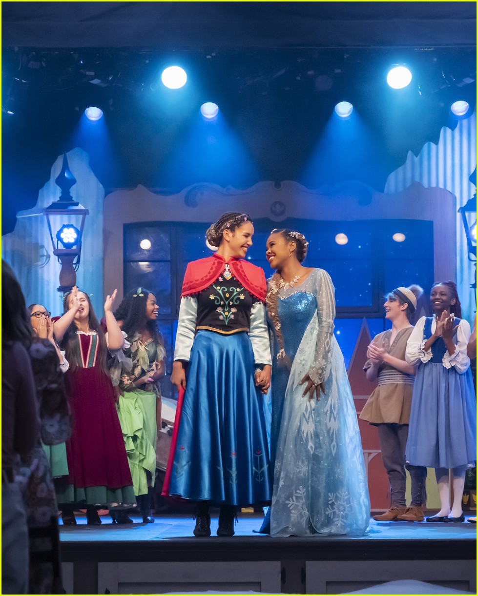 high school musical cast performs songs from frozen in finale 11.