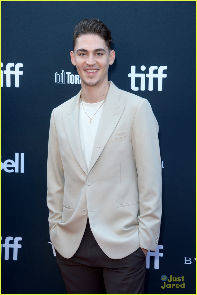 hero fiennes tiffin joins costars at woman king tiff premiere 05