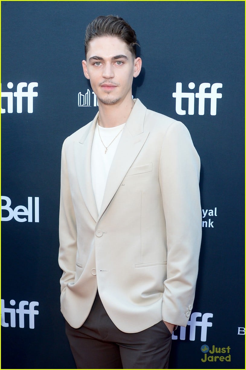 Hero Fiennes Tiffin Joins John Boyega Viola Davis More At Woman   Hero Fiennes Tiffin Joins Costars At Woman King Tiff Premiere 18 