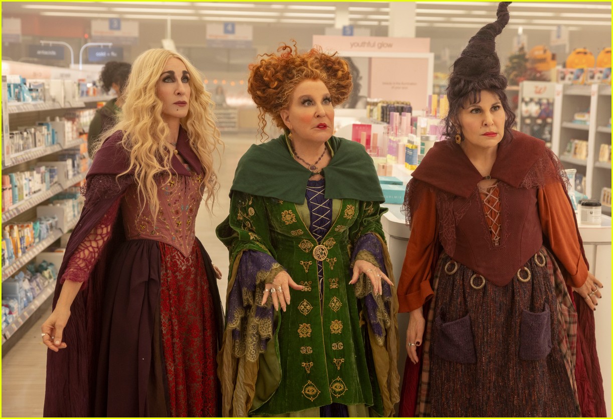 whitney peak bella escobedo star in new hocus pocus 2 trailer 04