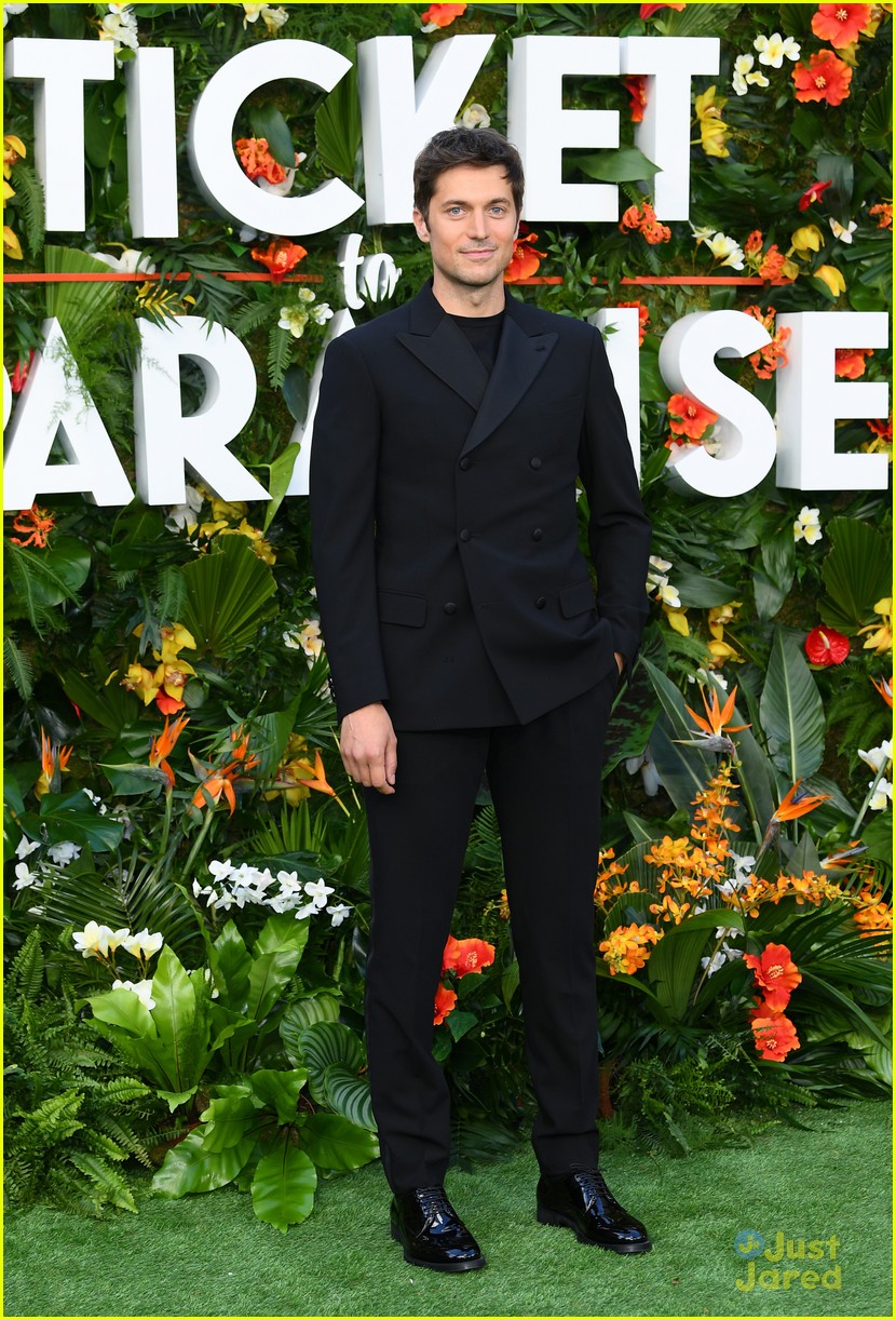 kaitlyn dever maxime bouttier more premiere new comedy ticket to paradise 05