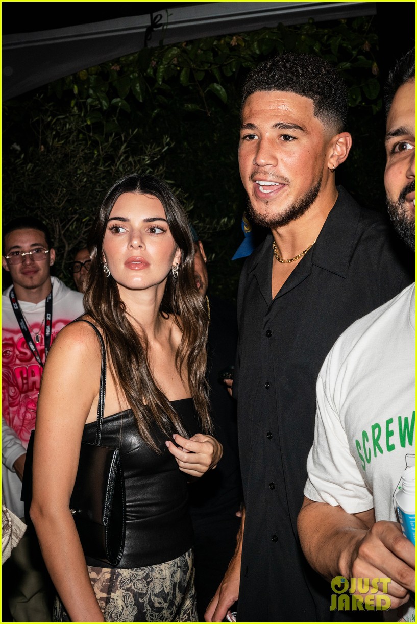 kendall jenner joins devin booker at nba 2k23 launch 01