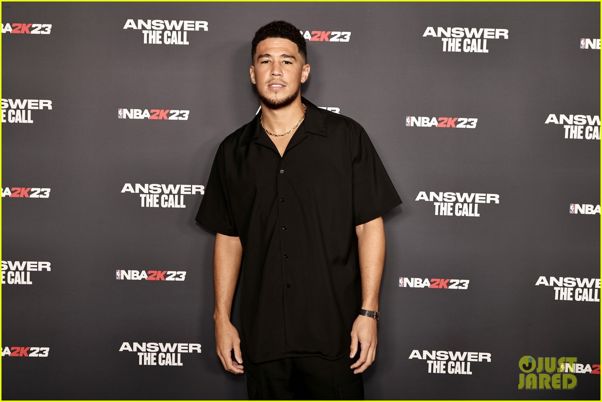 kendall jenner joins devin booker at nba 2k23 launch 02