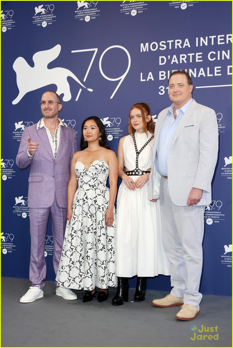 sadie-sink-wows-in-2-alexander-mcqueen-looks-at-venice-film-festival