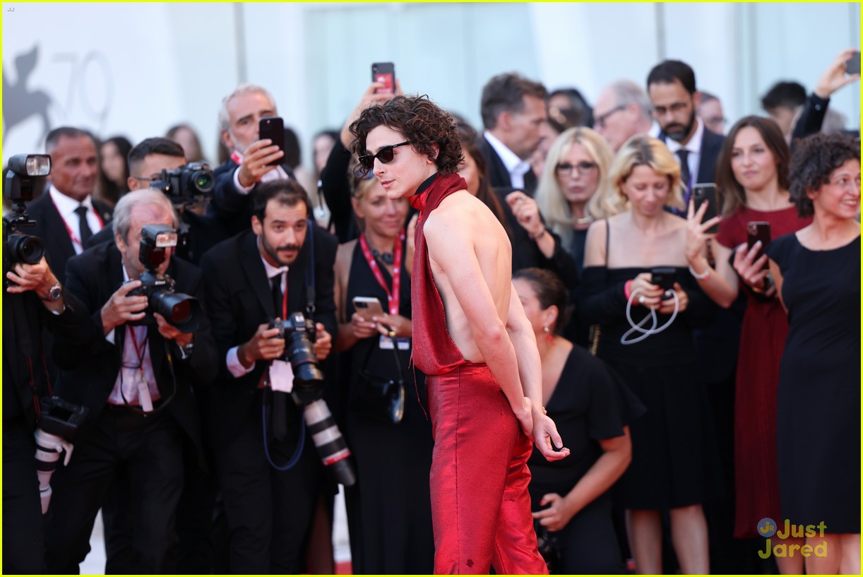 timothee chalamet shows off his back at bones and all venice film festival premiere 30
