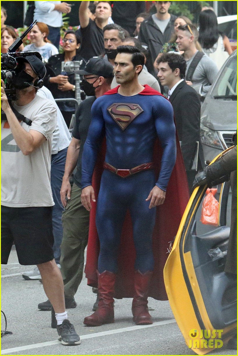 tyler hoechlin gets to work filming superman lois season 3 13
