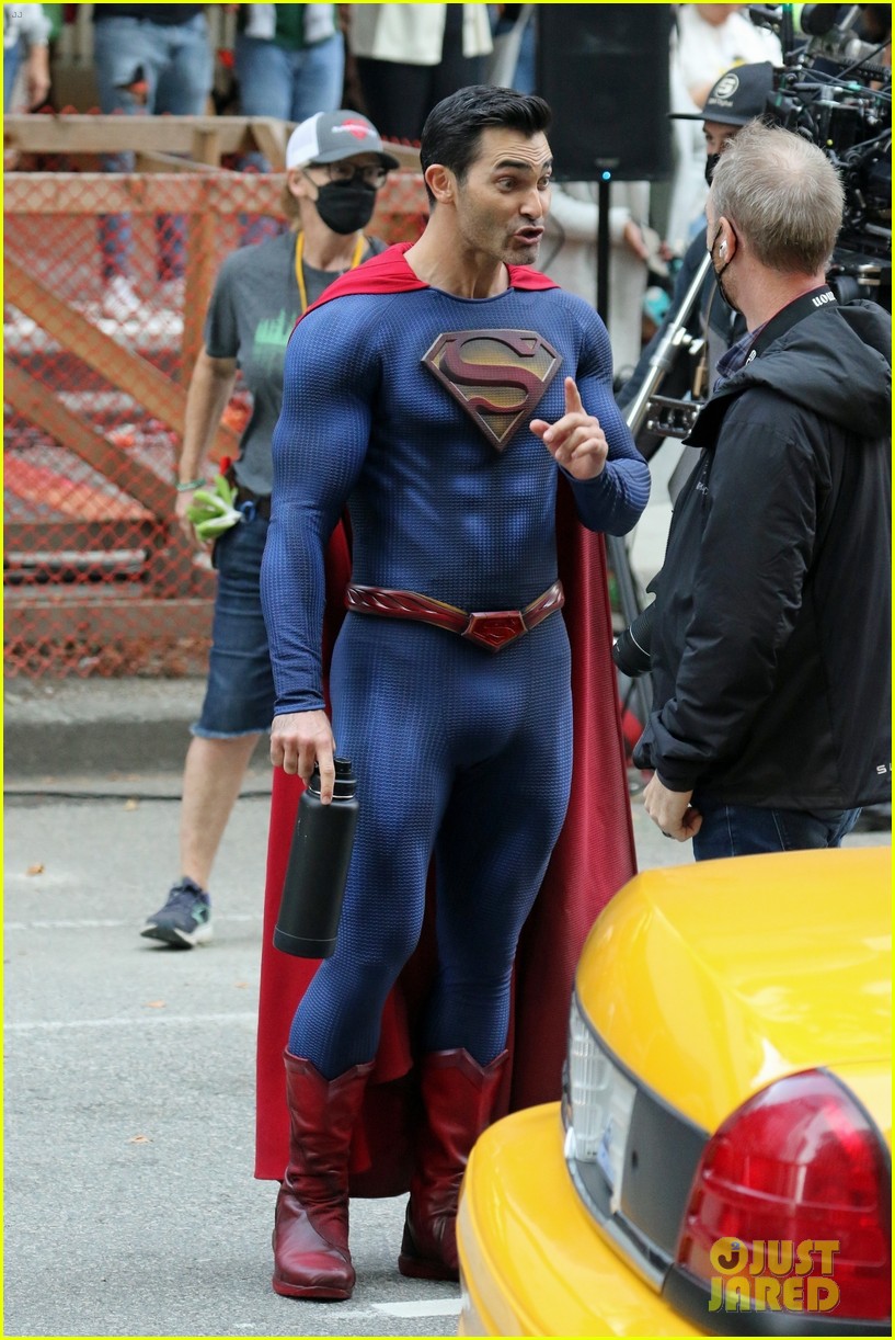 tyler hoechlin gets to work filming superman lois season 3 16