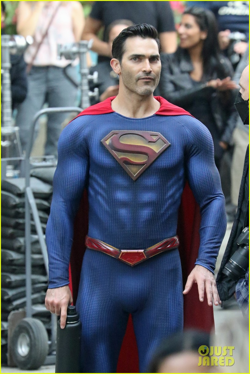 Tyler Hoechlin Gets To Work Filming Superman Lois Season Three In Canada Photo