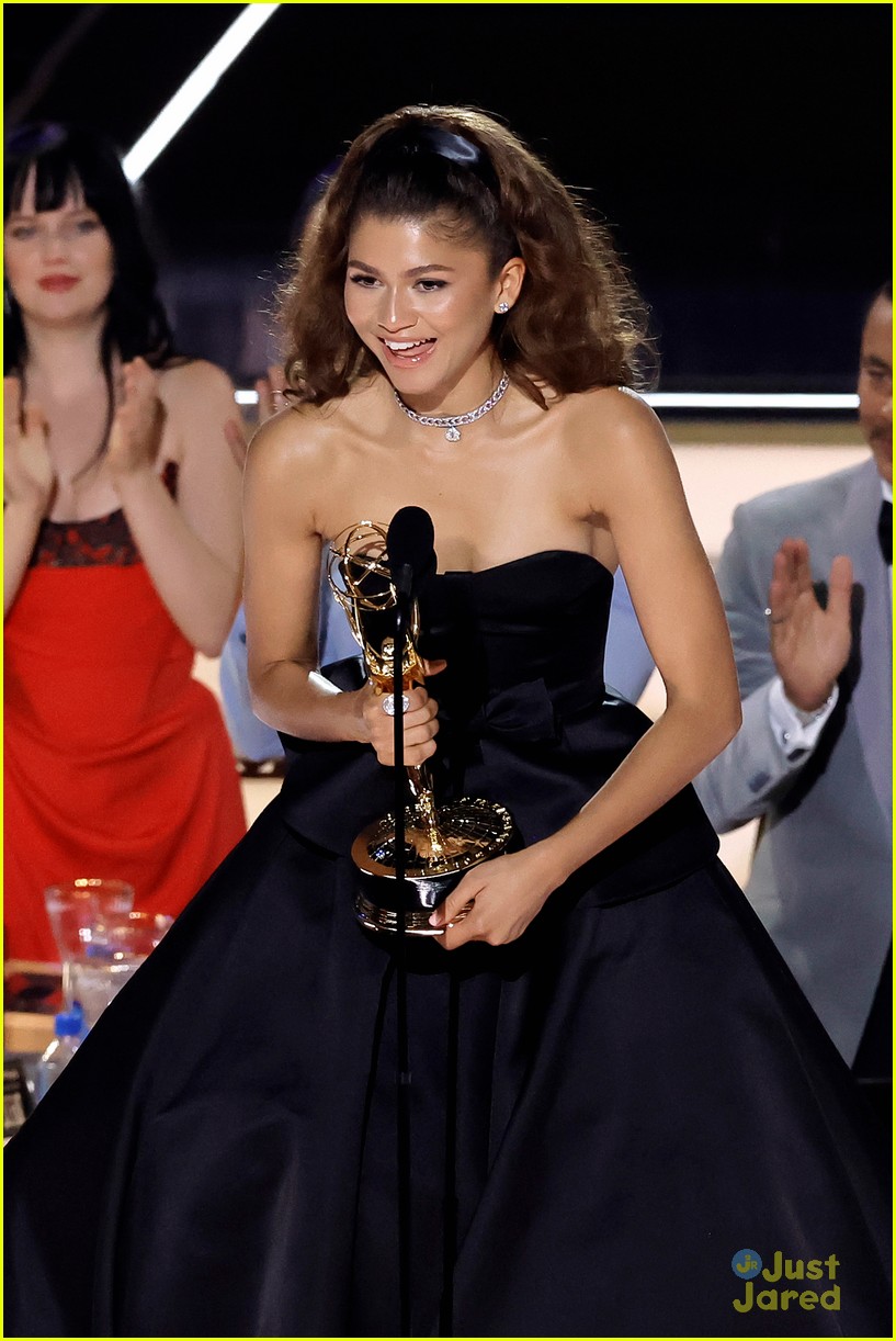 Zendaya Makes Emmy Awards History Again Wins 2nd Lead Actress Award Photo 1357101 Photo