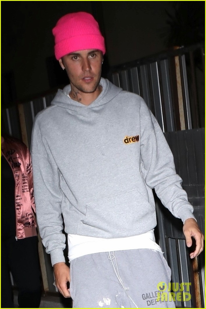 Justin Bieber Bonds with Shawn Mendes at Church After Both Cancelling(00)