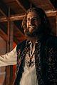 joel courtney finds jesus in new jesus revolution trailer watch now 04