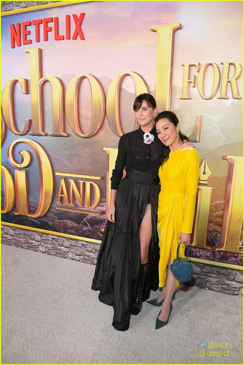 sofia-wylie-sophia-anne-caruso-more-step-out-for-the-school-for