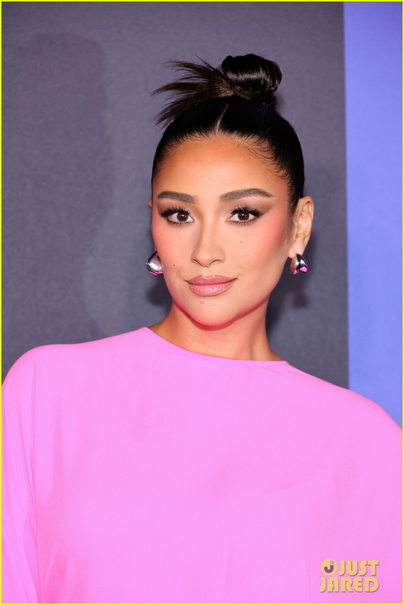 Shay Mitchell Appears To Come Out As Bisexual Photo 1358833 Photo Gallery Just Jared Jr