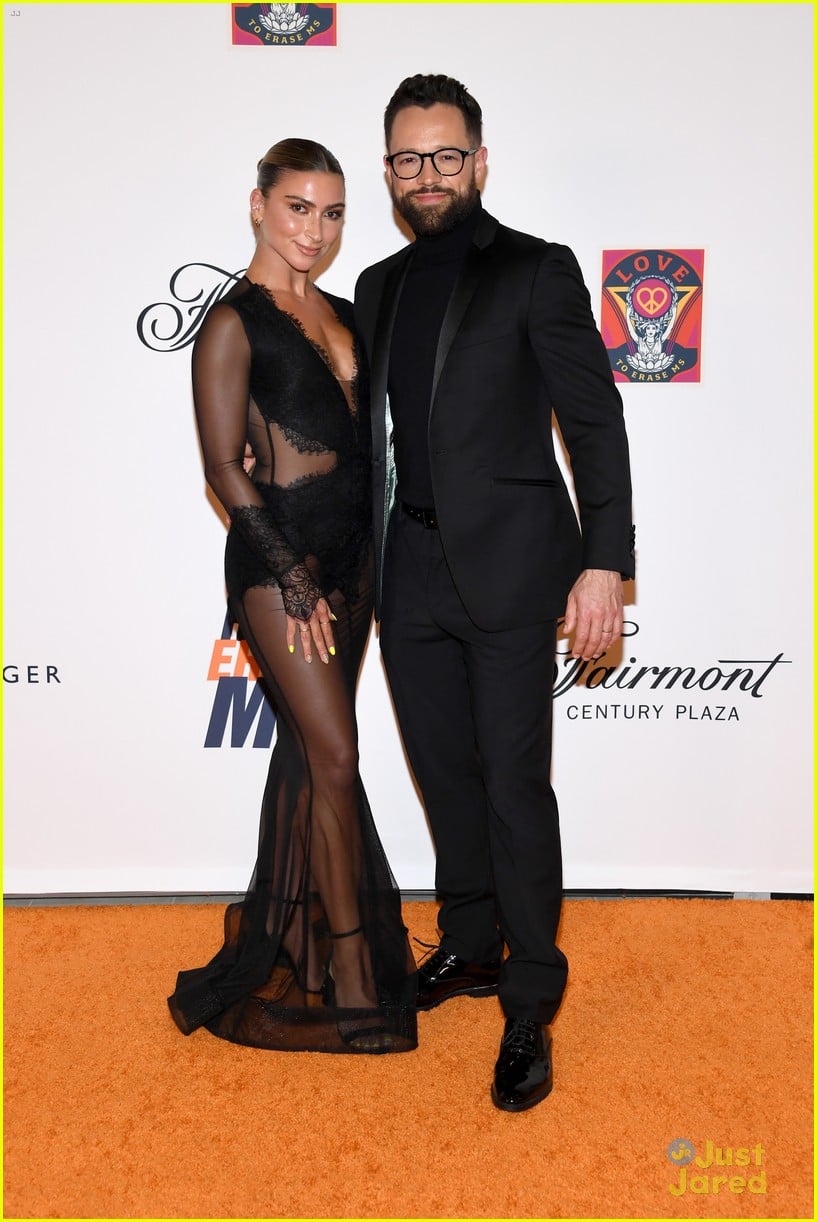 'DWTS' Pros Daniella Karagach & Pasha Pashkov Are Expecting Their First