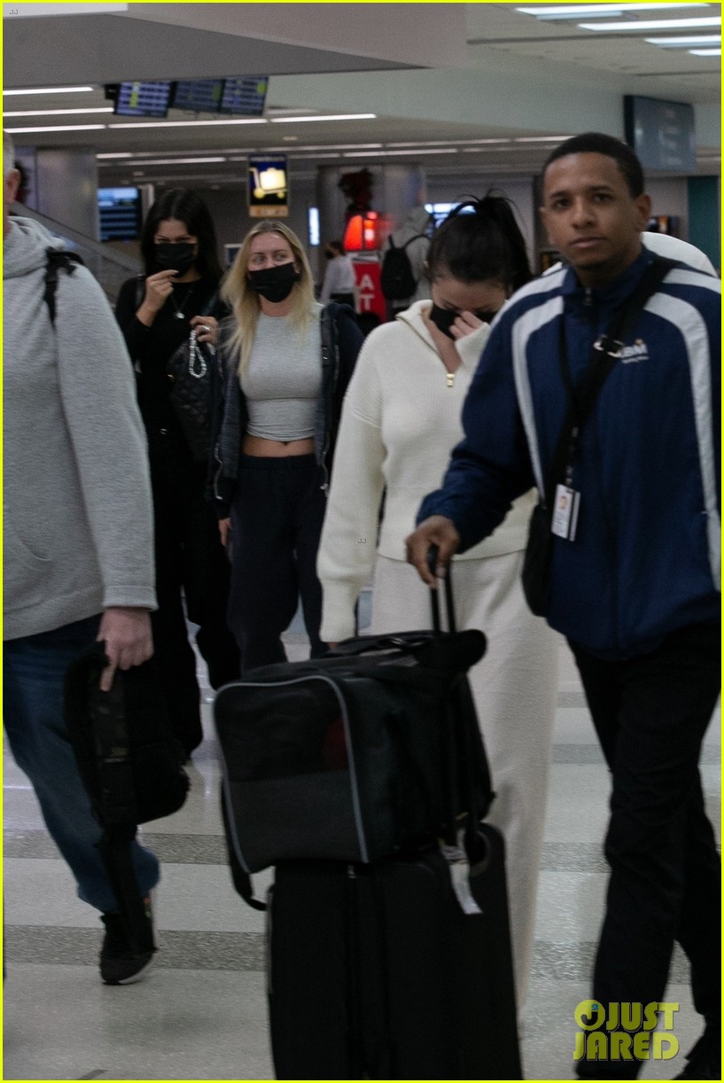 Full Sized Photo of selena gomez airport with brooklyn beckham nicola