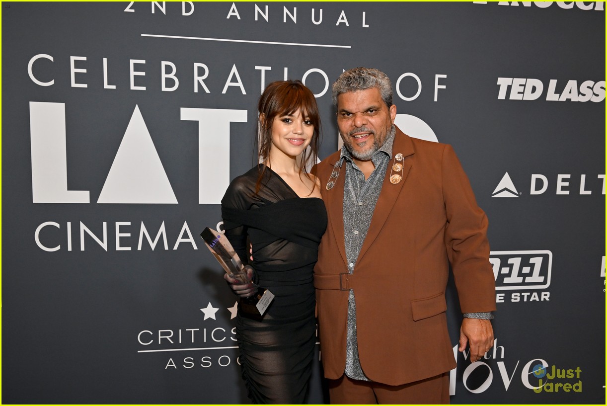 Jenna Ortega Honored With Rising Star Award, Presented by &lsquo;Wednesday