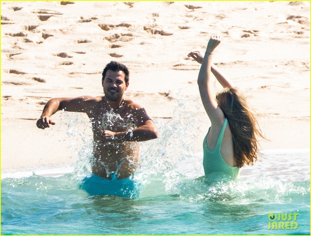 taylor lautner tay dome honeymoon in mexico 09