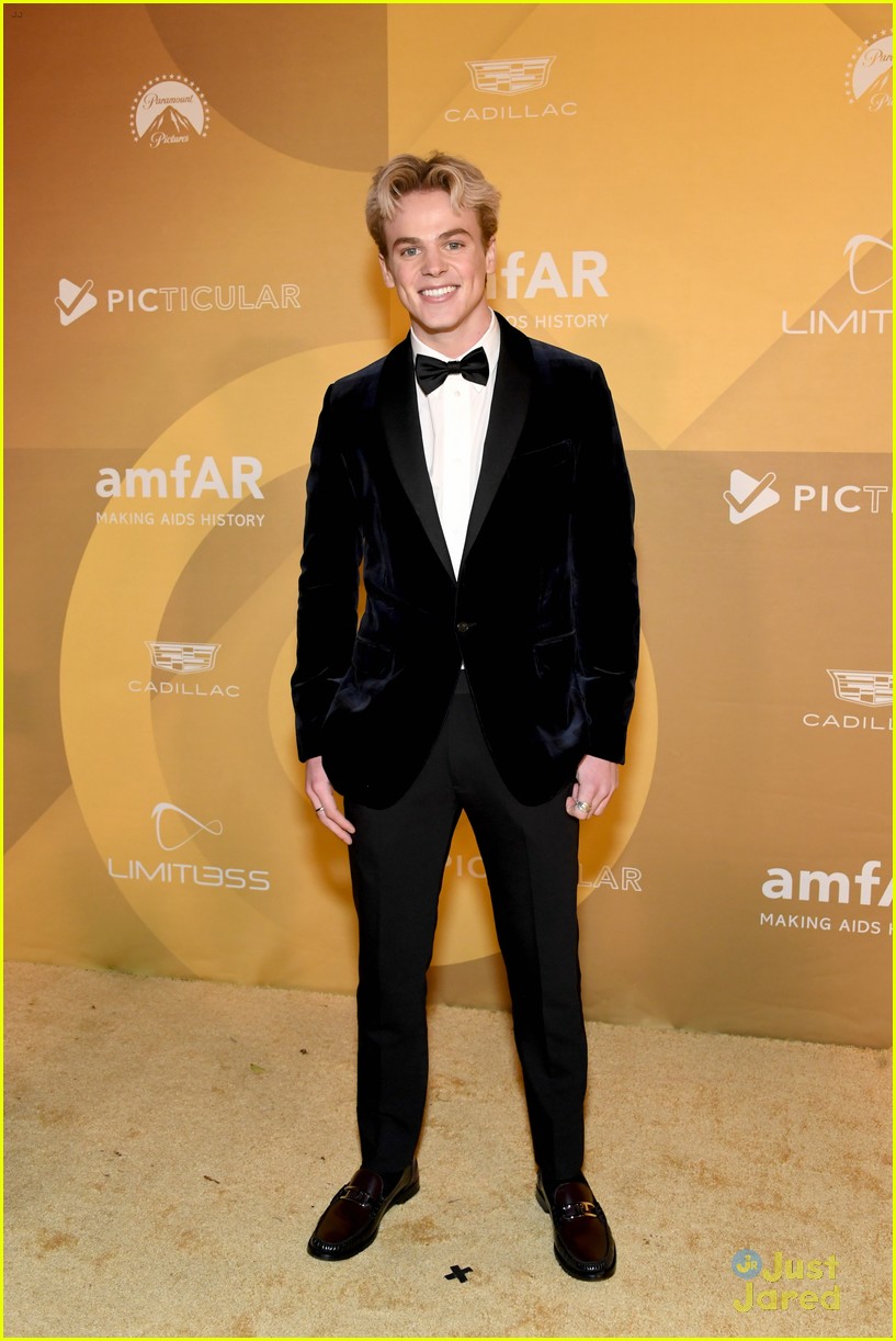 Madison Beer, Alexis Ren & Chris Olsen Go Glam for amfAR Gala Los