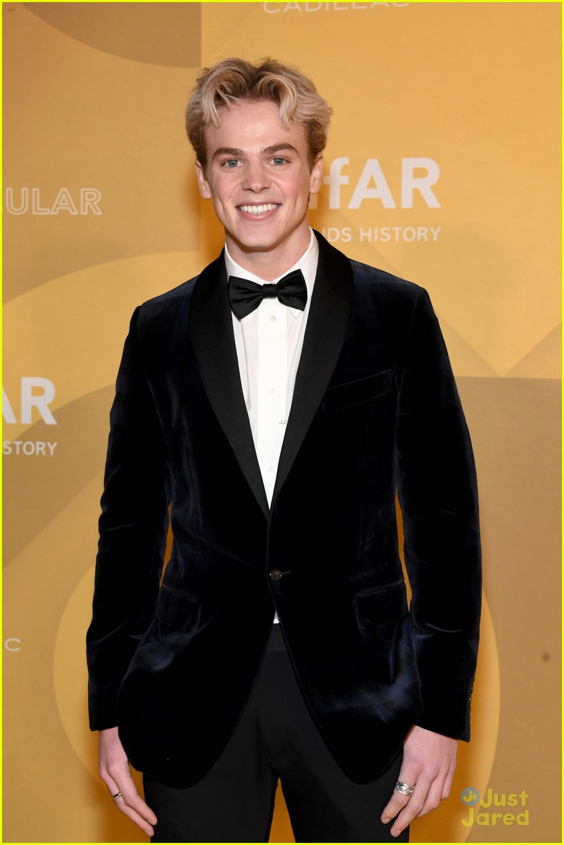 Madison Beer, Alexis Ren & Chris Olsen Go Glam for amfAR Gala Los